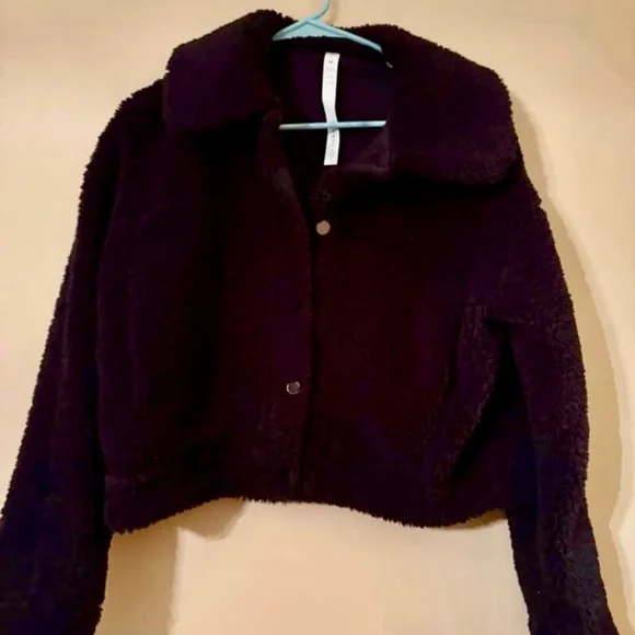 Lululemon Black cropped jacket - Picture 1 of 3